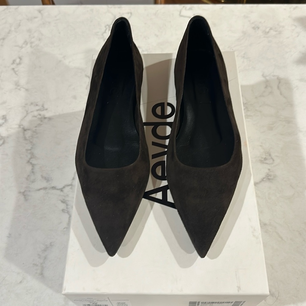 Aeyde chocolate brown suede flats, sz 40